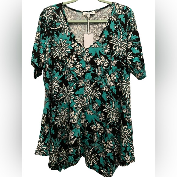 Rose & Olive Tops - Rose & Olive Women’s Plus Size 2X Asymmetrical Hem V-Neck Blouse